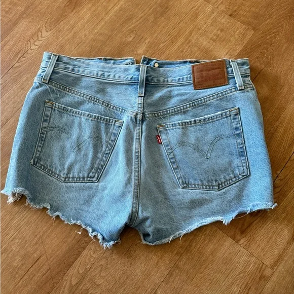 LEVIS SHORTS - Picture 2 of 4